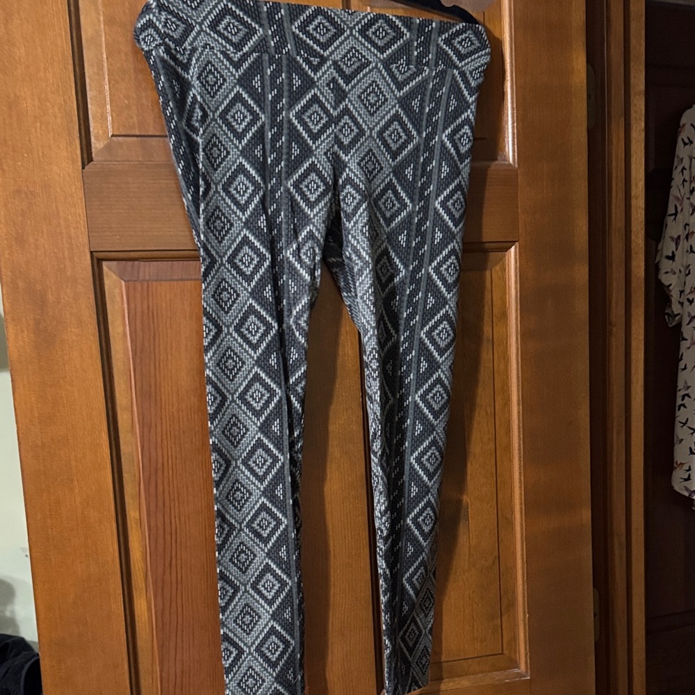 LuLaRoe Black and Gray Geometric Leggings